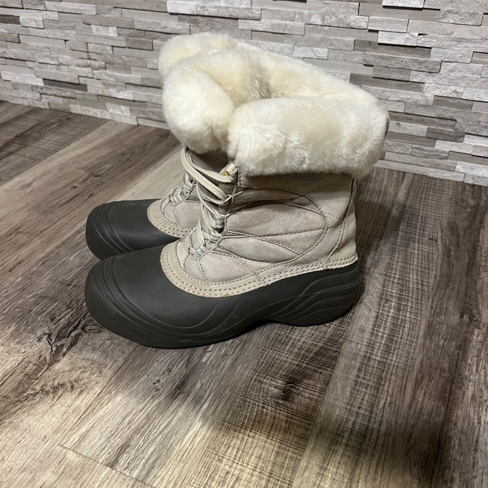 Columbia White and Black Winter Boots